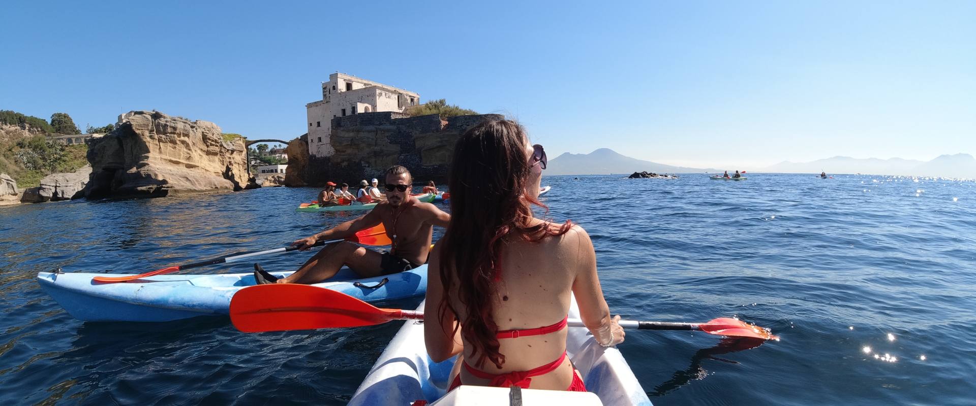 Escursione in kayak di fronte il Parco di Gaiola, in zona Posillipo, Napoli