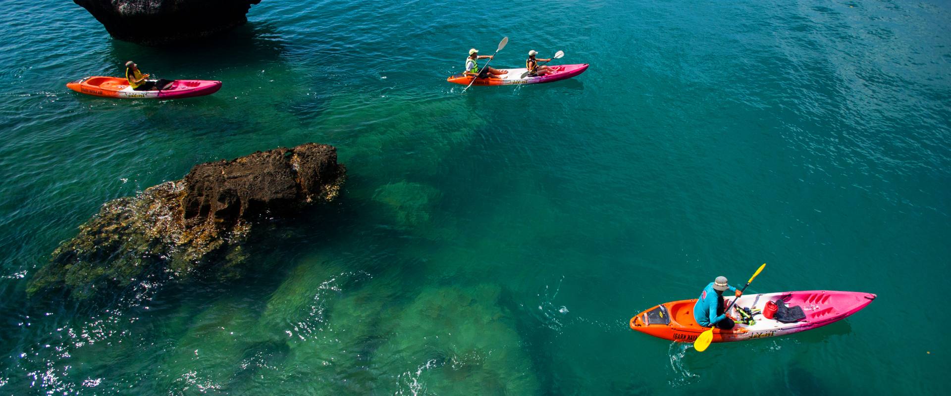 Escursione in mare vicino alla costa di Posillipo a Napoli