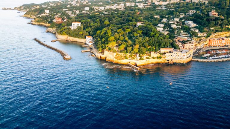 parte della costa di Posillipo vista dall'alto